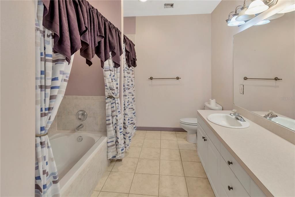 En Venta: $850,000 (3 camas, 3 baños, 1850 Pies cuadrados)