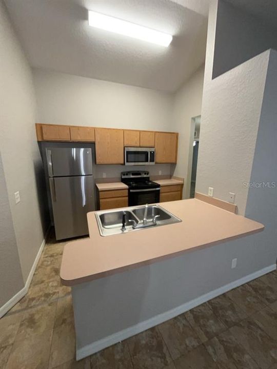 合同活跃: $245,000 (3 贝兹, 2 浴室, 1261 平方英尺)