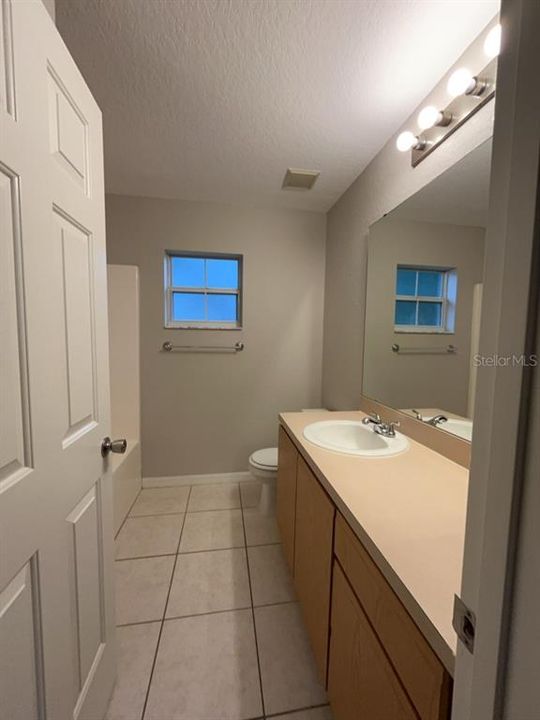 合同活跃: $245,000 (3 贝兹, 2 浴室, 1261 平方英尺)