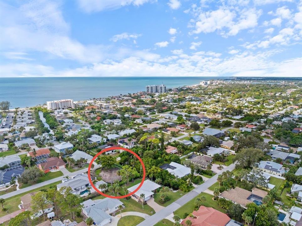 En Venta: $699,999 (0.30 acres)