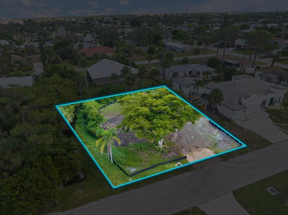 En Venta: $699,999 (0.30 acres)