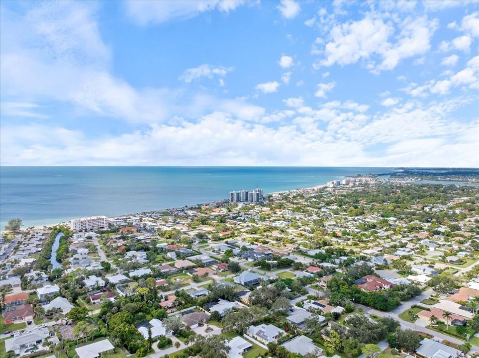 En Venta: $699,999 (0.30 acres)