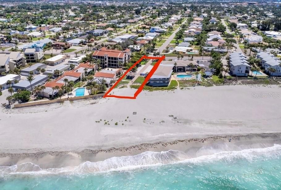 En Venta: $699,999 (0.30 acres)