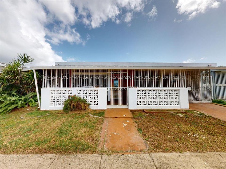 Active With Contract: $169,000 (3 beds, 2 baths, 1300 Square Feet)