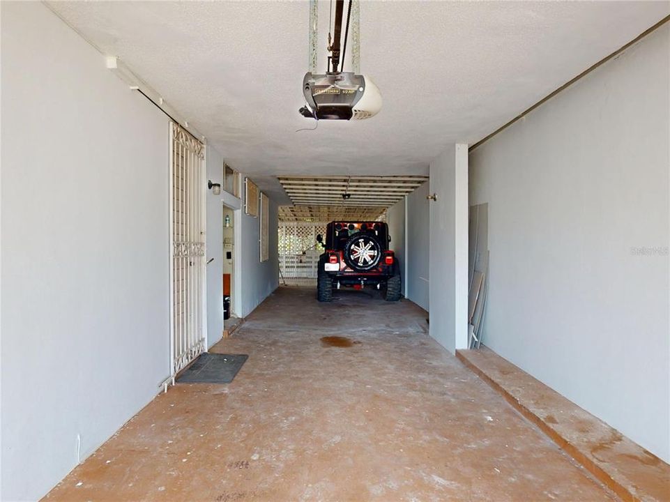 Active With Contract: $169,000 (3 beds, 2 baths, 1300 Square Feet)