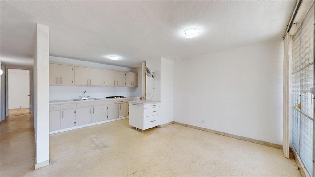 Active With Contract: $169,000 (3 beds, 2 baths, 1300 Square Feet)