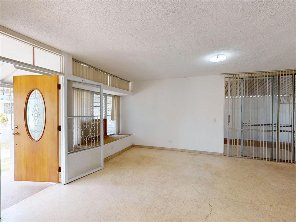 Active With Contract: $169,000 (3 beds, 2 baths, 1300 Square Feet)