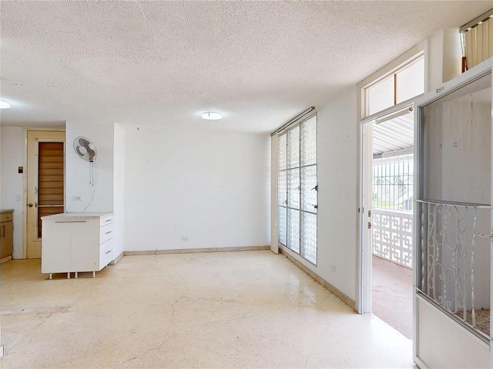 Active With Contract: $169,000 (3 beds, 2 baths, 1300 Square Feet)