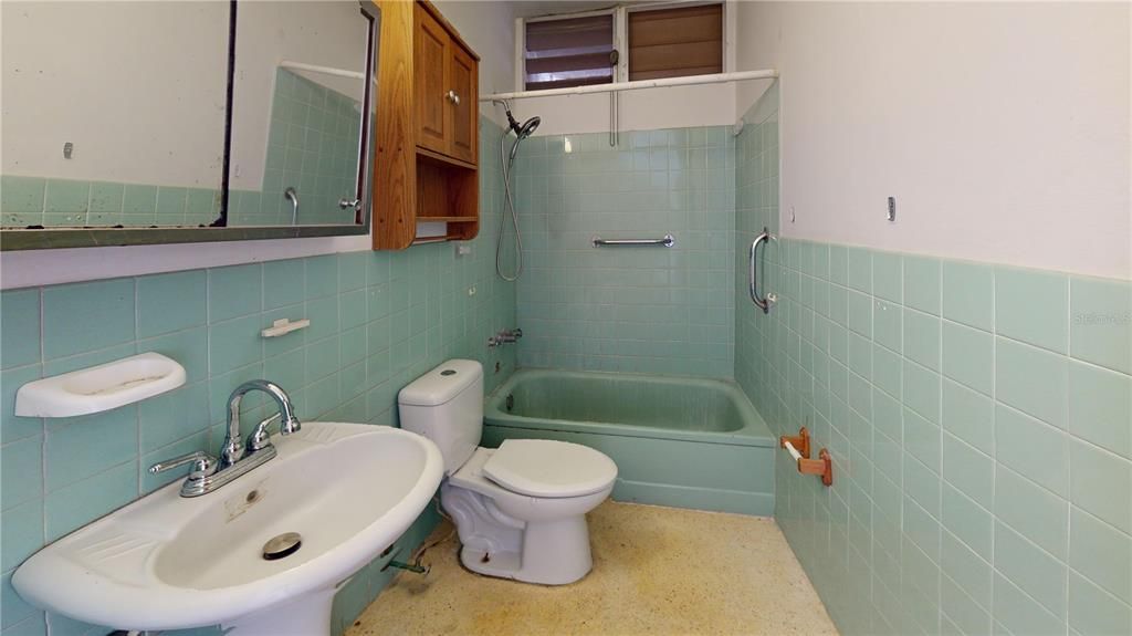 Active With Contract: $169,000 (3 beds, 2 baths, 1300 Square Feet)