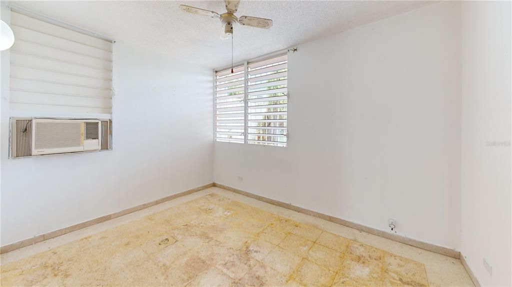 Active With Contract: $169,000 (3 beds, 2 baths, 1300 Square Feet)