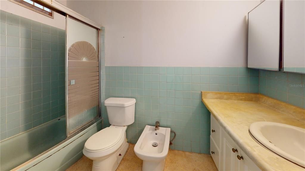 Active With Contract: $169,000 (3 beds, 2 baths, 1300 Square Feet)