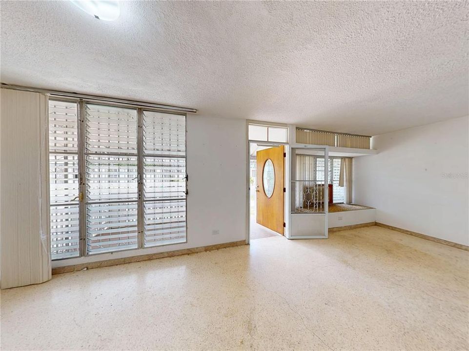 Active With Contract: $169,000 (3 beds, 2 baths, 1300 Square Feet)