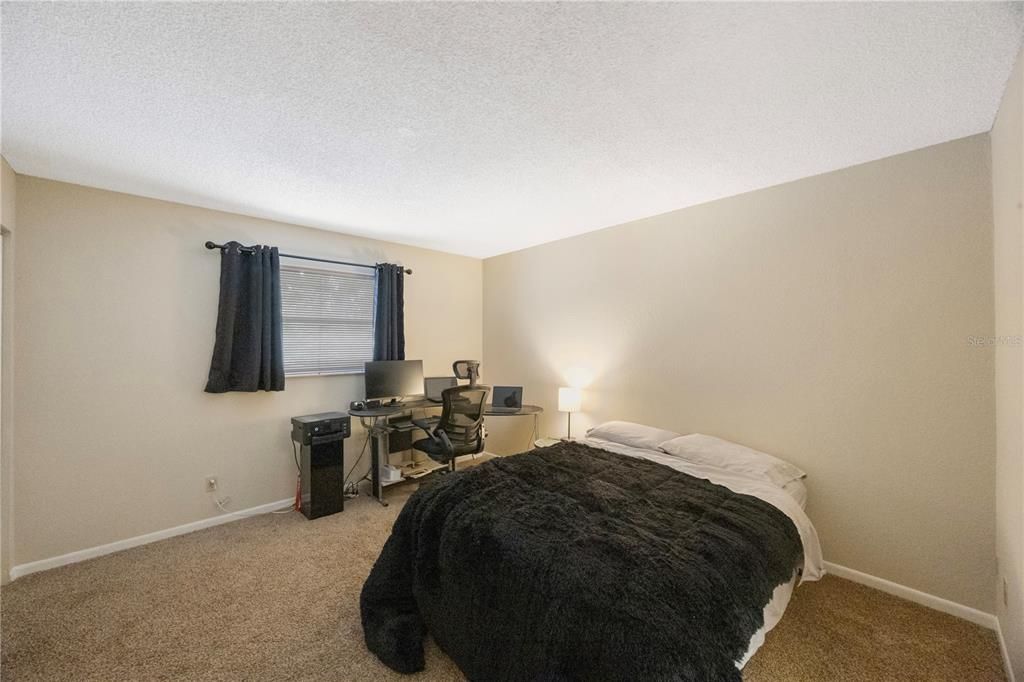 Active With Contract: $199,900 (2 beds, 2 baths, 1150 Square Feet)