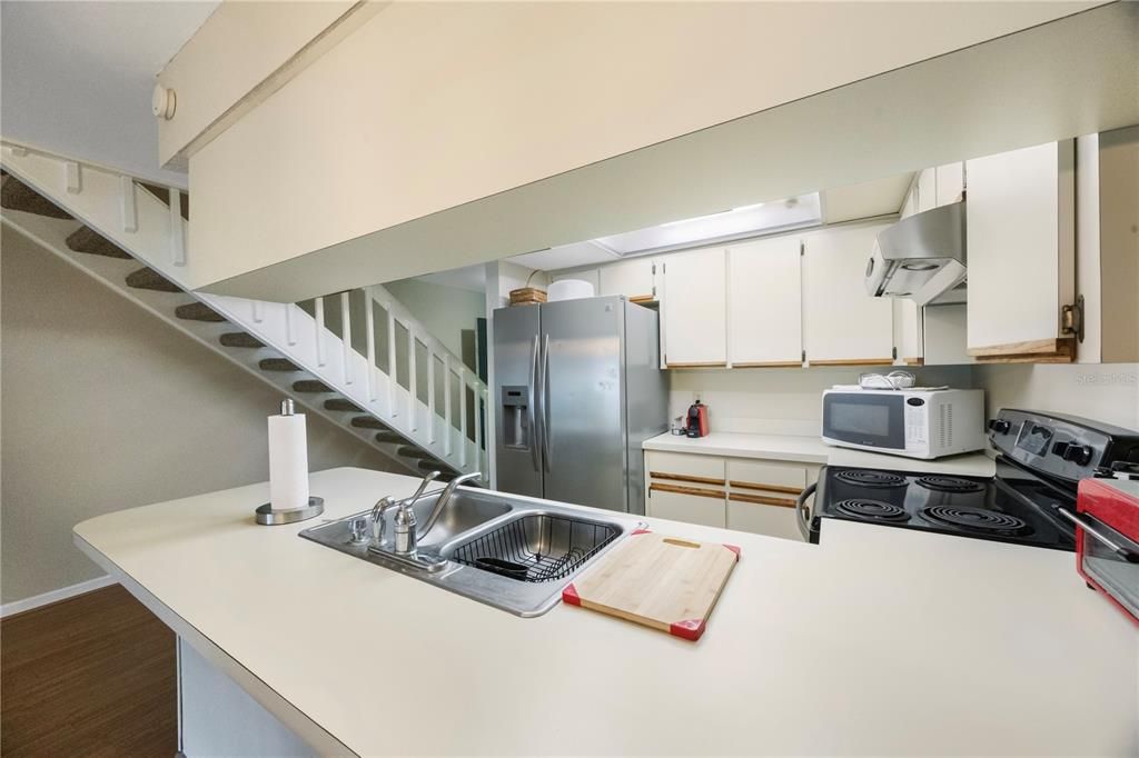 Active With Contract: $199,900 (2 beds, 2 baths, 1150 Square Feet)