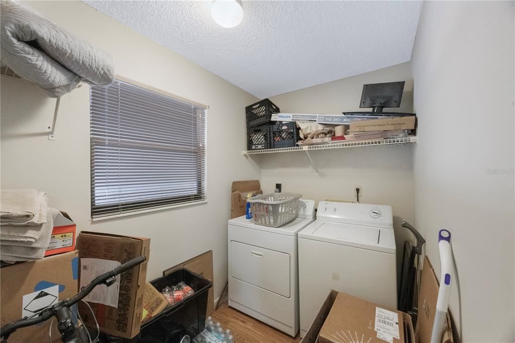 Active With Contract: $199,900 (2 beds, 2 baths, 1150 Square Feet)