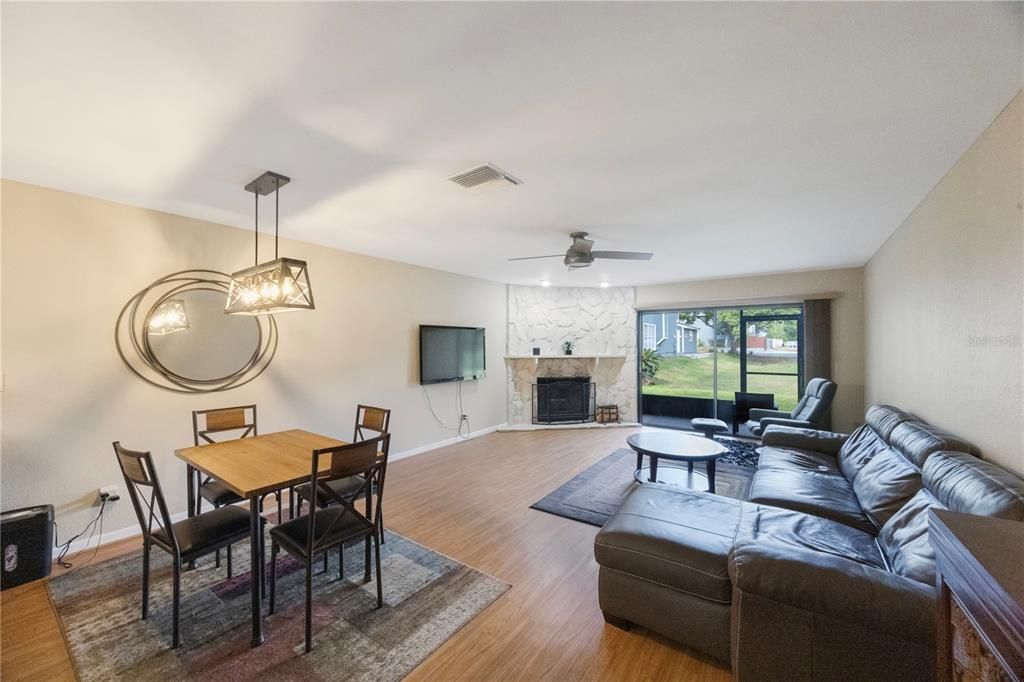 Active With Contract: $199,900 (2 beds, 2 baths, 1150 Square Feet)