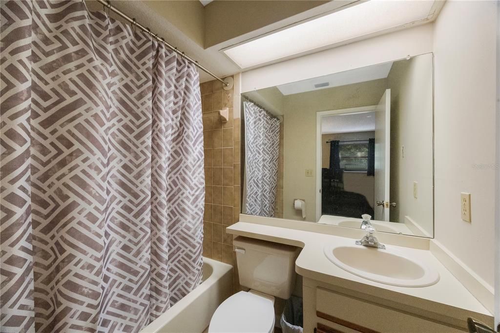 Active With Contract: $199,900 (2 beds, 2 baths, 1150 Square Feet)