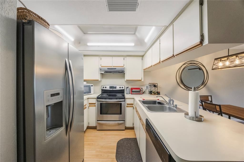 Active With Contract: $199,900 (2 beds, 2 baths, 1150 Square Feet)