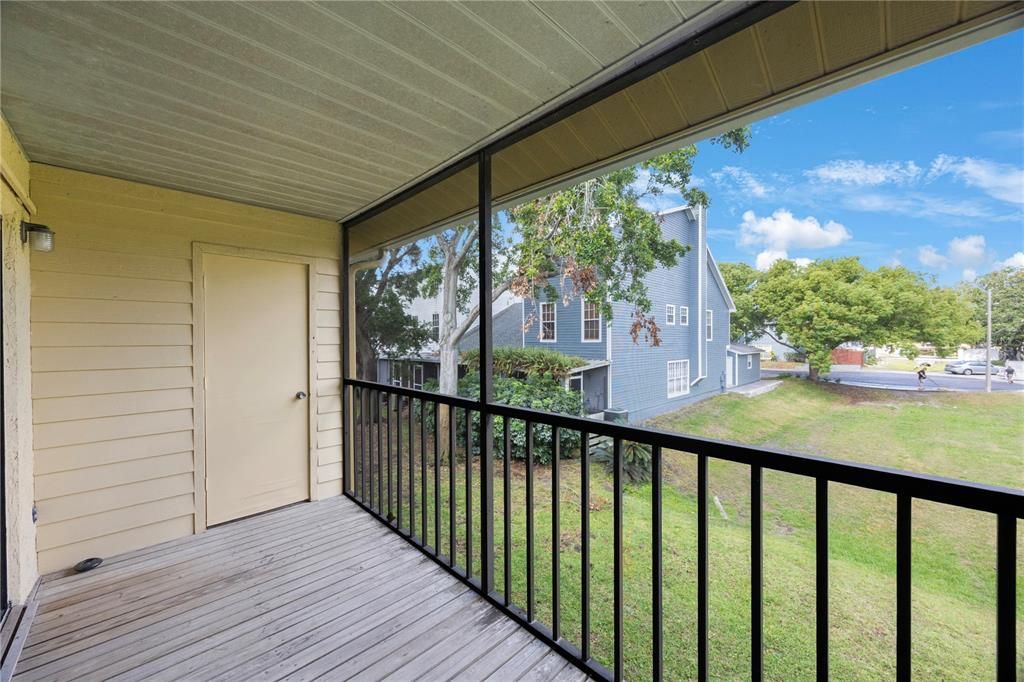 Active With Contract: $199,900 (2 beds, 2 baths, 1150 Square Feet)