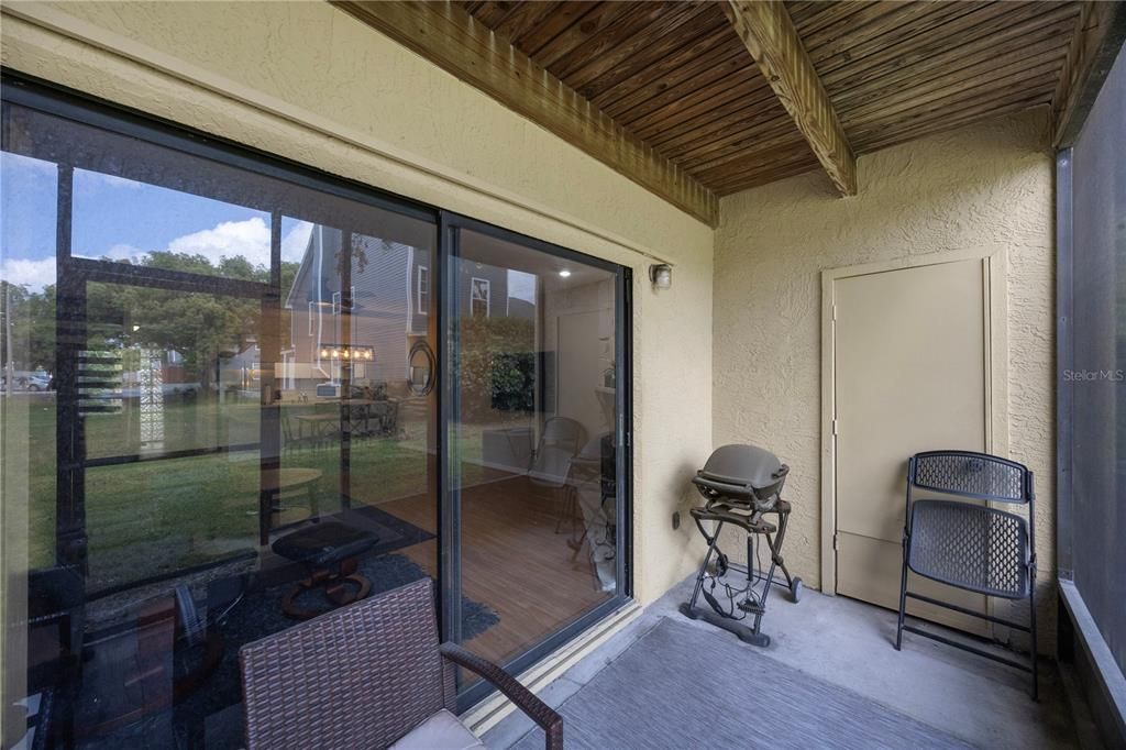 Active With Contract: $199,900 (2 beds, 2 baths, 1150 Square Feet)