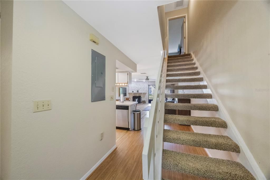 Active With Contract: $199,900 (2 beds, 2 baths, 1150 Square Feet)