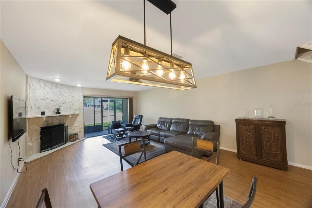 Active With Contract: $199,900 (2 beds, 2 baths, 1150 Square Feet)