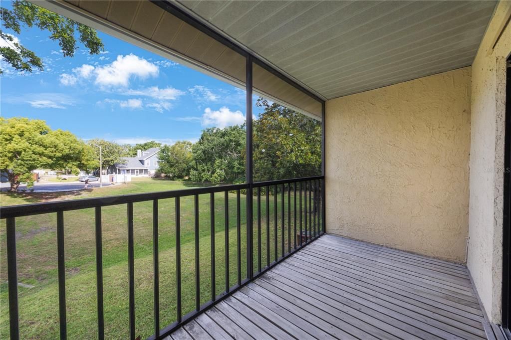 Active With Contract: $199,900 (2 beds, 2 baths, 1150 Square Feet)