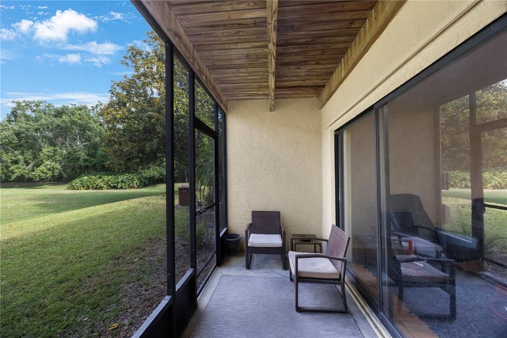 Active With Contract: $199,900 (2 beds, 2 baths, 1150 Square Feet)