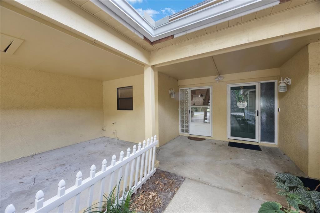 Active With Contract: $199,900 (2 beds, 2 baths, 1150 Square Feet)