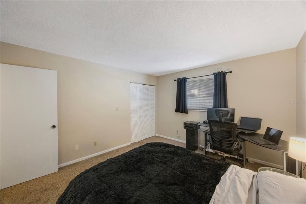 Active With Contract: $199,900 (2 beds, 2 baths, 1150 Square Feet)