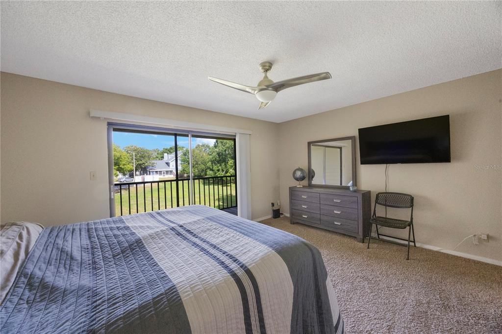 Active With Contract: $199,900 (2 beds, 2 baths, 1150 Square Feet)