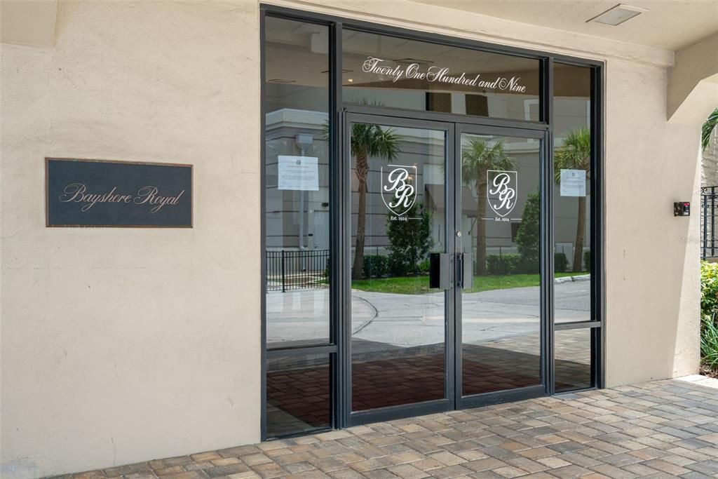 Под контрактом: $2,100 (1 спален, 1 ванн, 528 Квадратных фут)