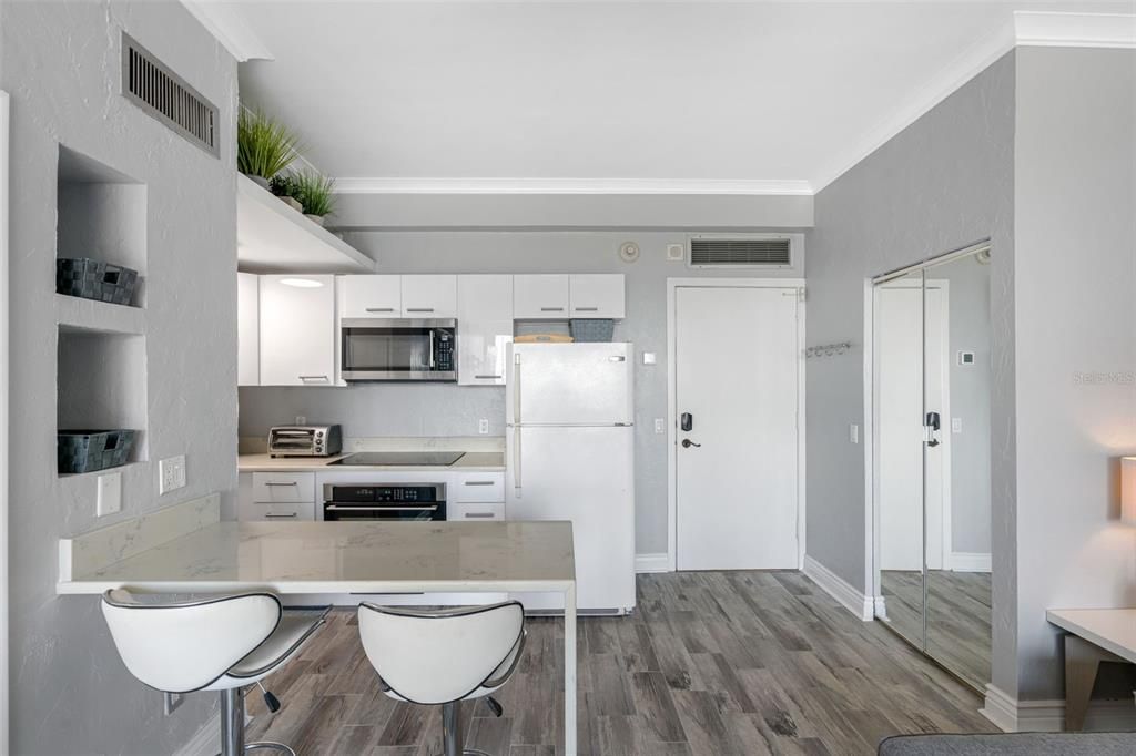 Под контрактом: $2,100 (1 спален, 1 ванн, 528 Квадратных фут)