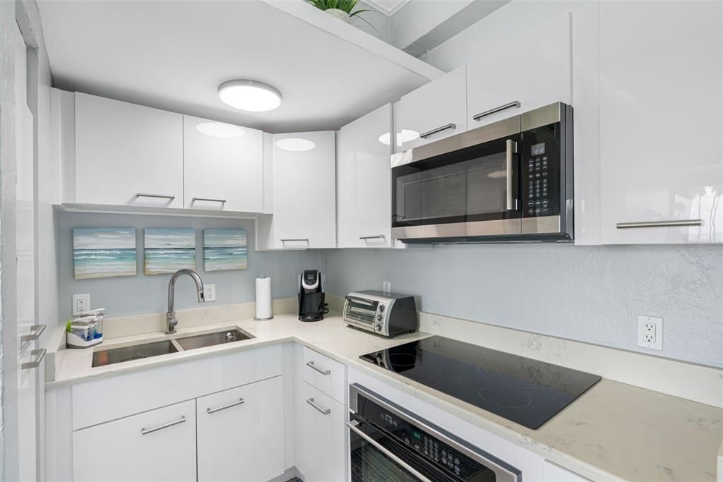 Под контрактом: $2,100 (1 спален, 1 ванн, 528 Квадратных фут)