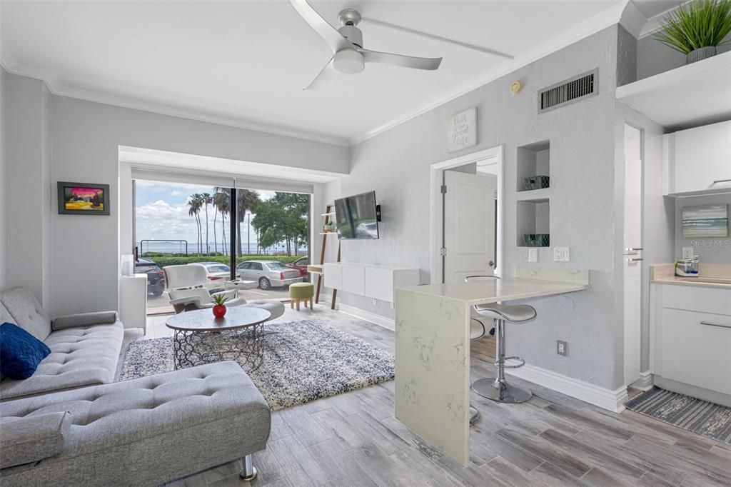 Под контрактом: $2,100 (1 спален, 1 ванн, 528 Квадратных фут)