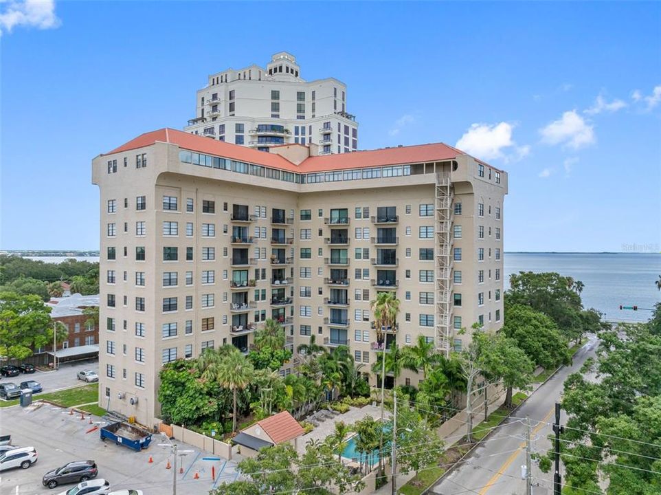 Под контрактом: $2,100 (1 спален, 1 ванн, 528 Квадратных фут)