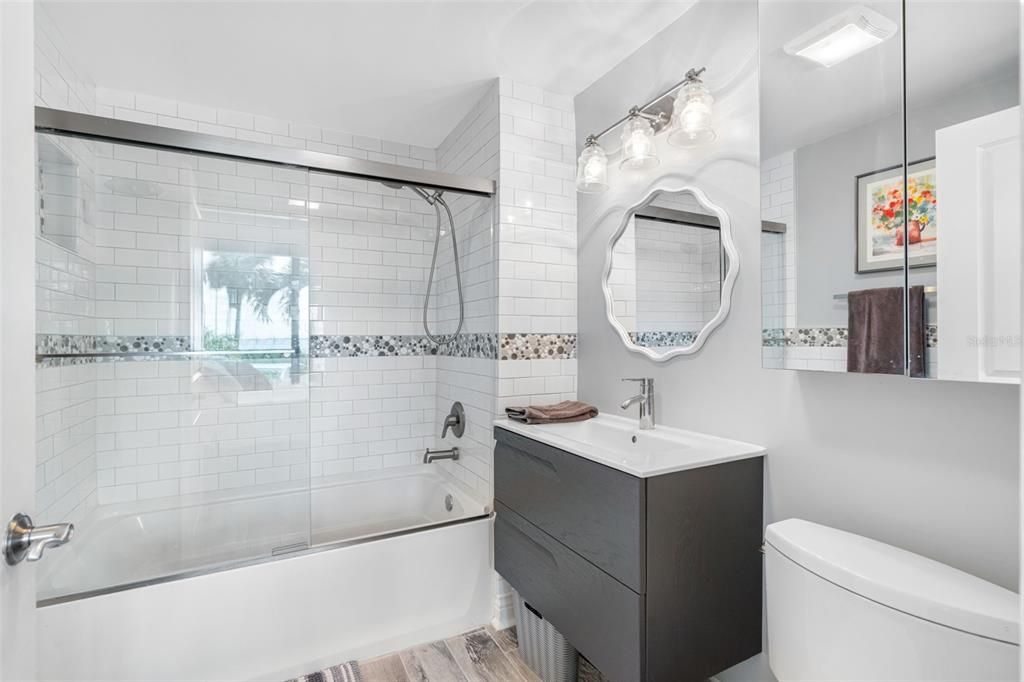 Под контрактом: $2,100 (1 спален, 1 ванн, 528 Квадратных фут)