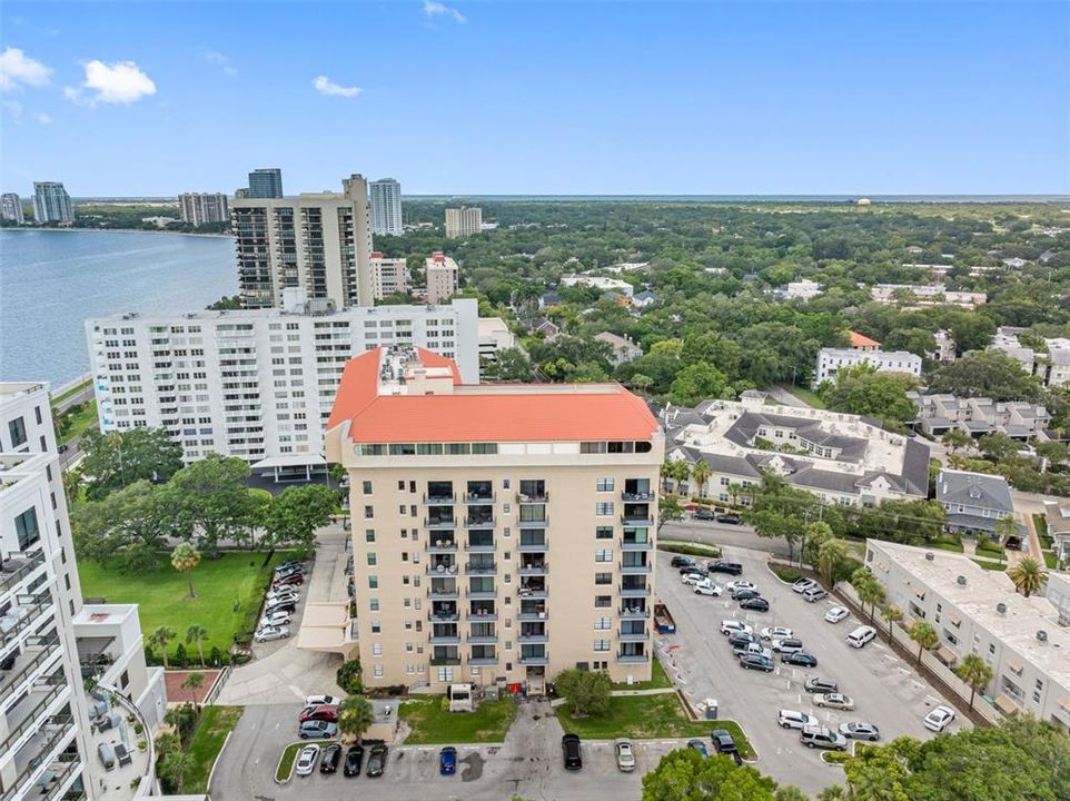 Под контрактом: $2,100 (1 спален, 1 ванн, 528 Квадратных фут)