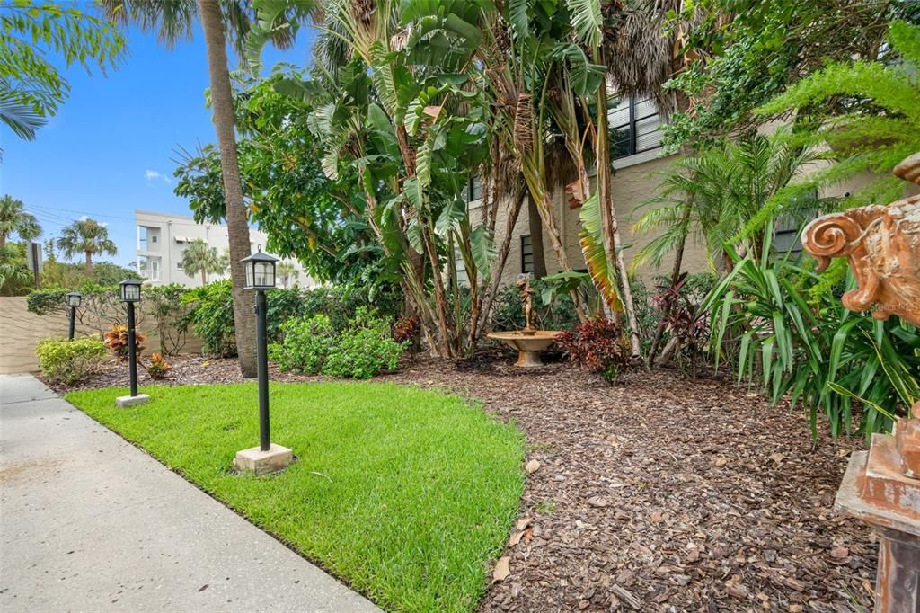 Под контрактом: $2,100 (1 спален, 1 ванн, 528 Квадратных фут)