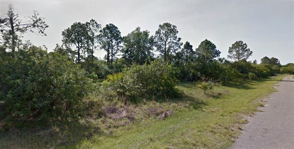 На продажу: $13,000 (0.22 acres)