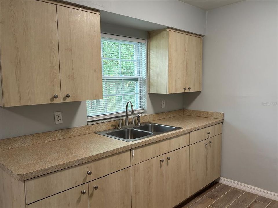 For Sale: $205,000 (3 beds, 1 baths, 1113 Square Feet)