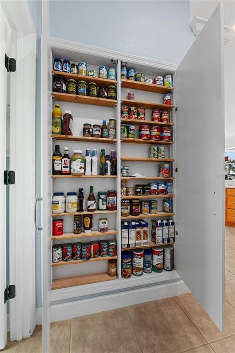 На продажу: $799,977 (4 спален, 3 ванн, 2705 Квадратных фут)