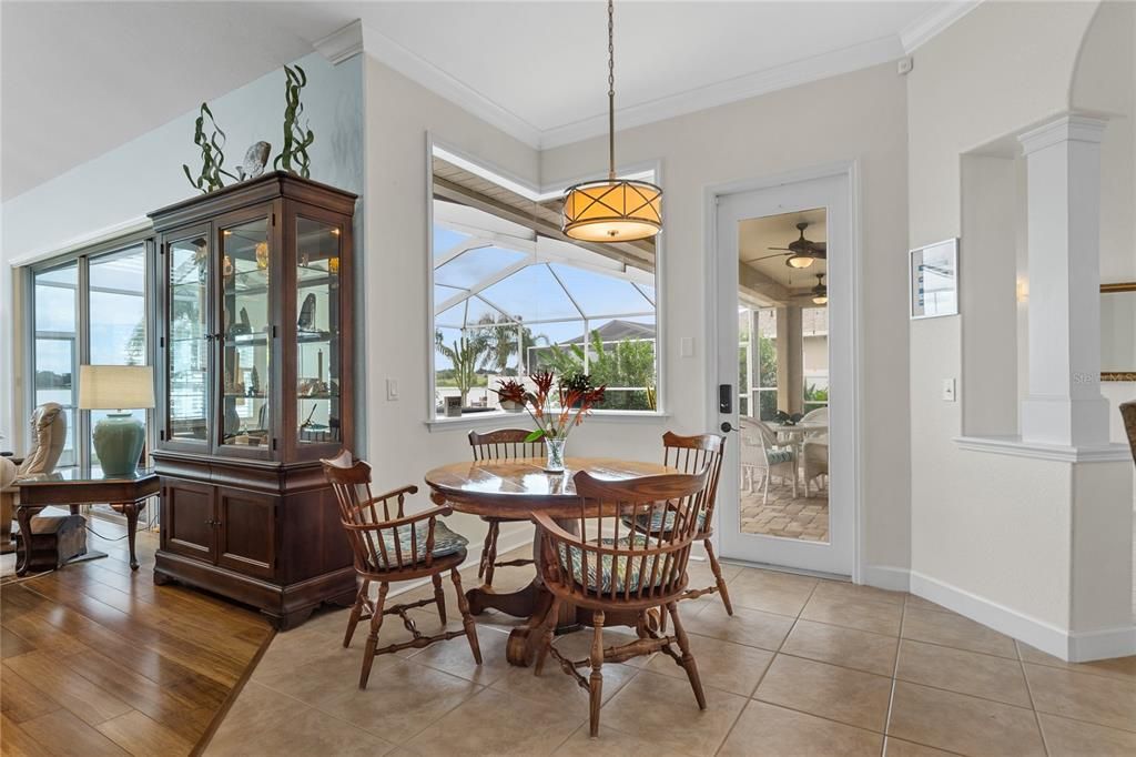 На продажу: $799,977 (4 спален, 3 ванн, 2705 Квадратных фут)