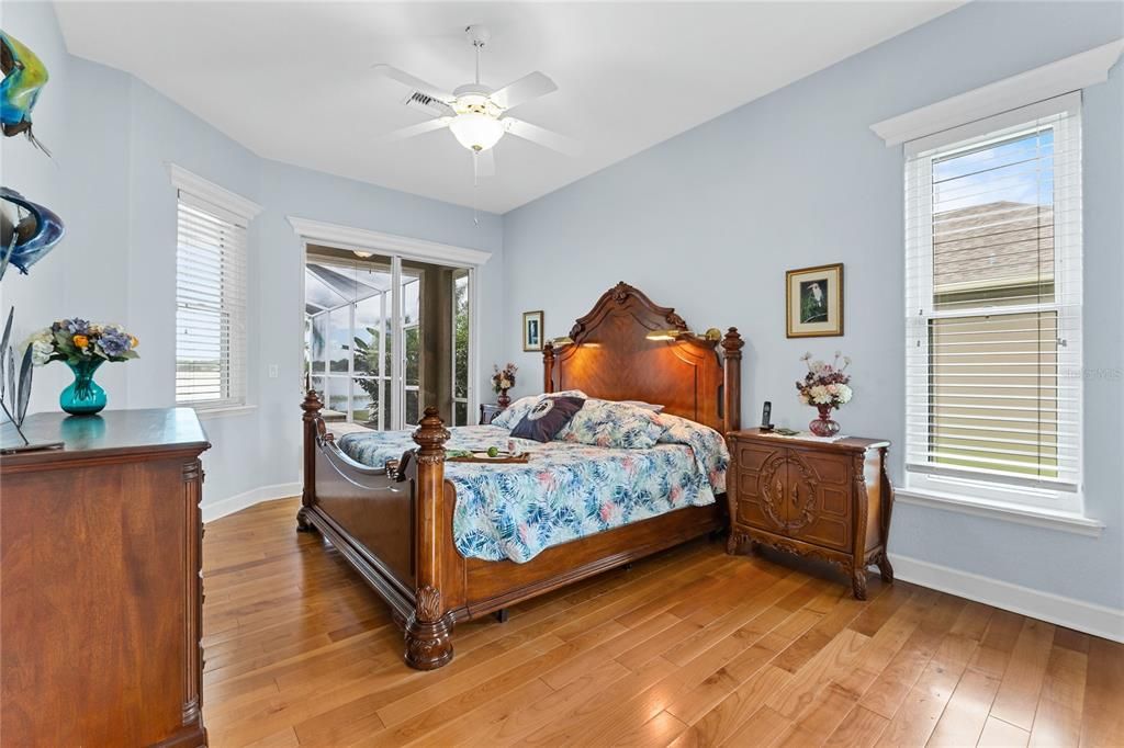 На продажу: $799,977 (4 спален, 3 ванн, 2705 Квадратных фут)