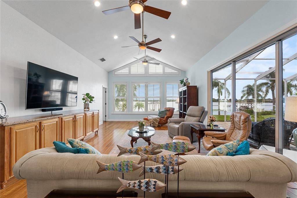 На продажу: $799,977 (4 спален, 3 ванн, 2705 Квадратных фут)