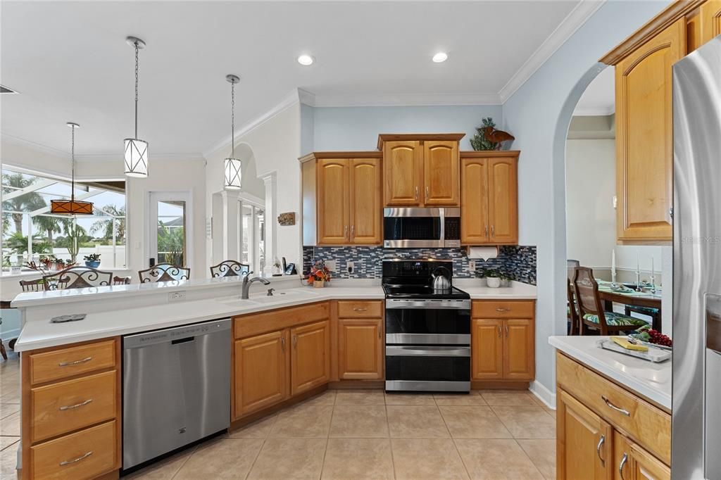 На продажу: $799,977 (4 спален, 3 ванн, 2705 Квадратных фут)