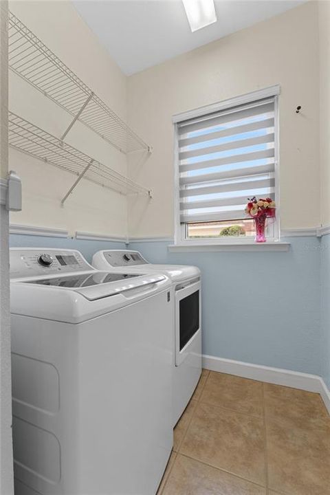 На продажу: $799,977 (4 спален, 3 ванн, 2705 Квадратных фут)