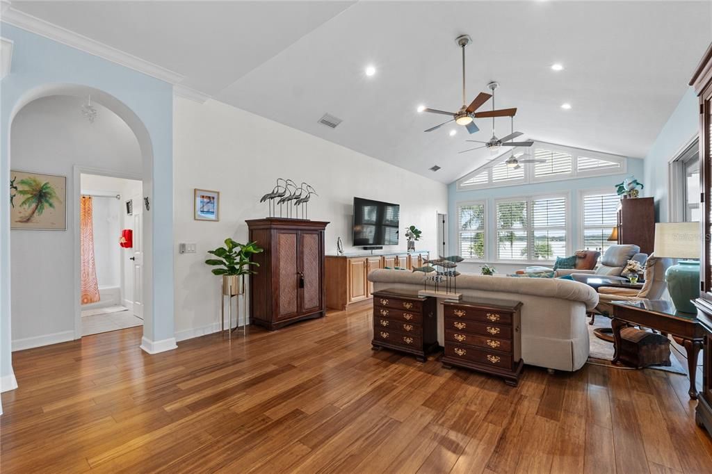 На продажу: $799,977 (4 спален, 3 ванн, 2705 Квадратных фут)