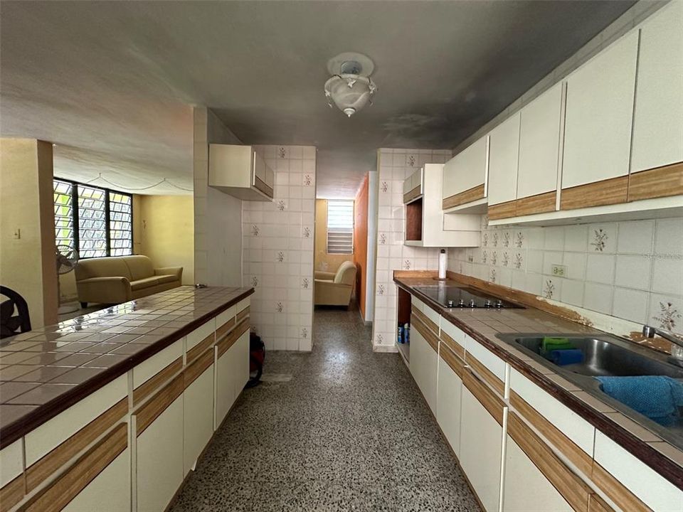 На продажу: $209,000 (4 спален, 2 ванн, 1280 Квадратных фут)