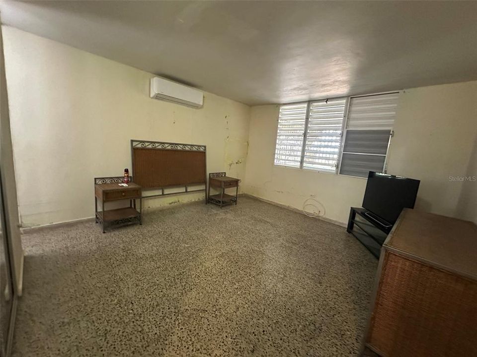 На продажу: $209,000 (4 спален, 2 ванн, 1280 Квадратных фут)